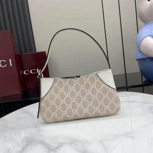 GG Emblem small shoulder bag