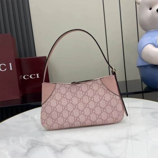 GG Emblem small shoulder bag