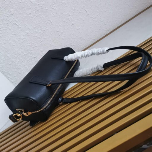 Prada Medium leather top-handle bag with padlock(high-end grade)