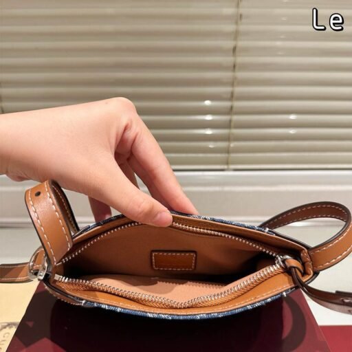 GG Emblem small shoulder bag